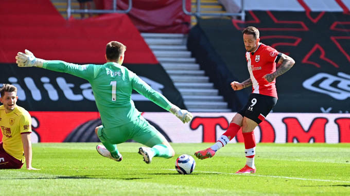"Chấp'' đối phương 2 bàn, Southampton vẫn ngược dòng thành công